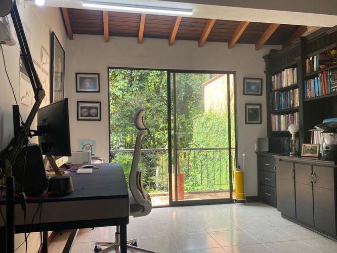 Casa de 4 alcobas en venta en Escobero, Envigado, 275 m² · foto 3 de 20