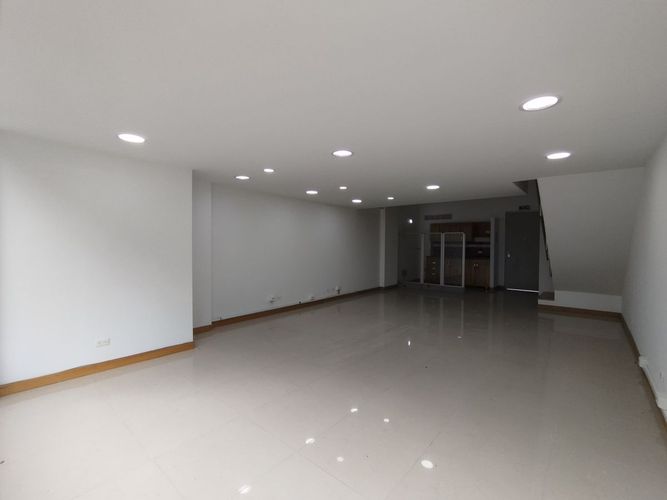 Oficina en arriendo en Loma Del Chocho, Envigado, 68 m² · foto 2 de 11