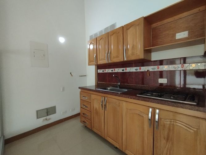 Oficina en arriendo en Loma Del Chocho, Envigado, 68 m² · foto 5 de 11
