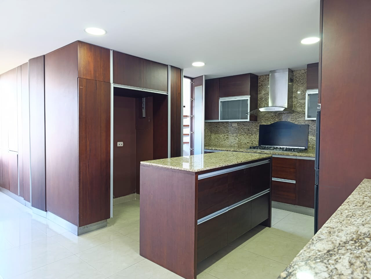 Apartamento en arriendo en El Poblado, Medellín · foto 4 de 19