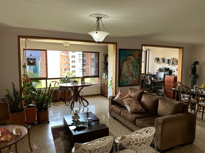 Apartamento de 3 alcobas en venta en El Poblado, Medellín, 139 m² · foto 2 de 10
