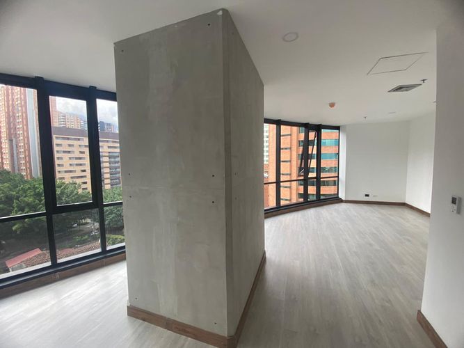 Oficina en arriendo en El Poblado, Medellín, 50 m² · foto 2 de 18