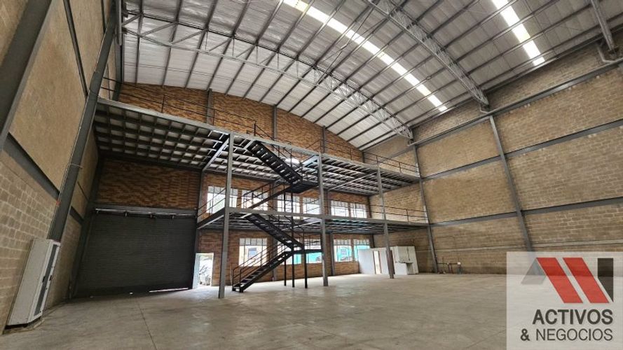 Bodega en arriendo en Guarne, 1631 m² · foto 12 de 13