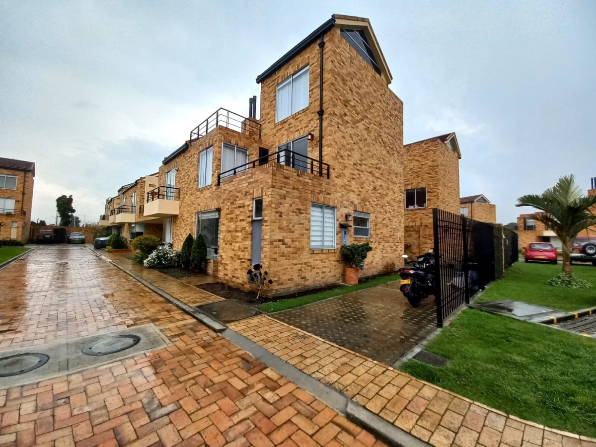 Casa en venta en Diamante Occidental, Mosquera · foto 2 de 19