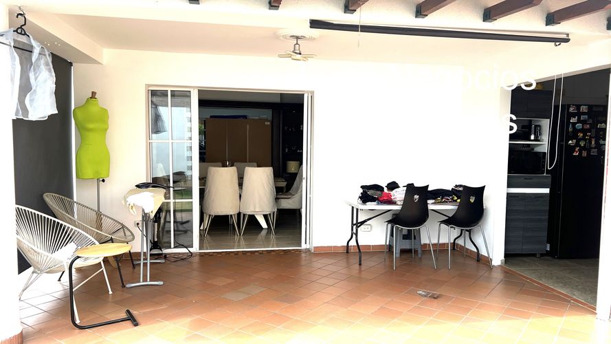 Casa de 3 alcobas en venta en Lagos Del Cacique, Bucaramanga, 230 m² · foto 2 de 8