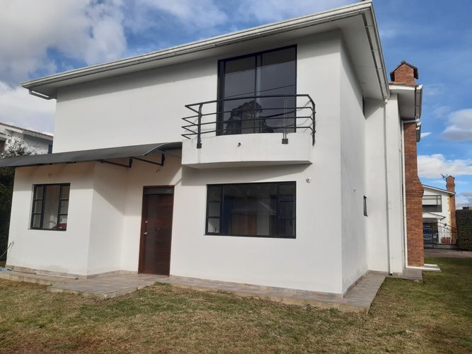 Casa de 4 alcobas en venta en Sietetrojes, Funza, 250 m² · foto 2 de 10