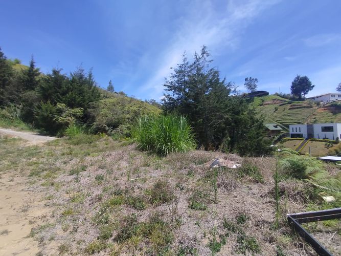 Lote en venta en Chaparral, Guarne, 3500 m² · foto 4 de 12