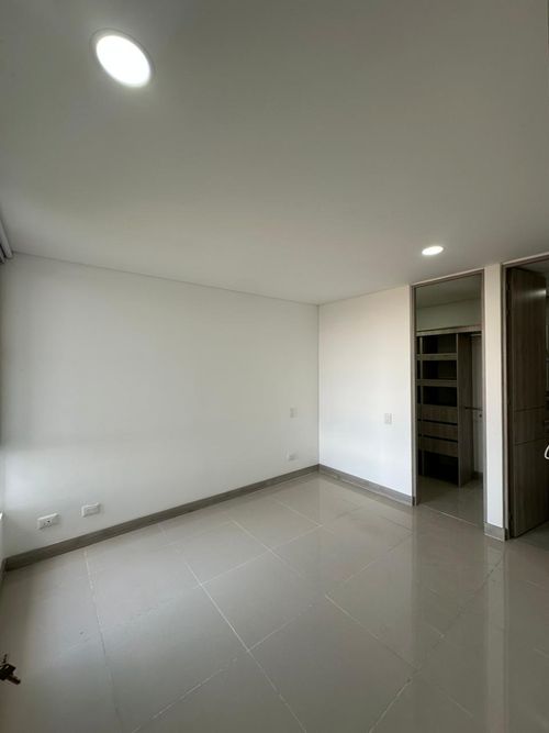 Apartamento de 3 alcobas en venta en Valle Del Lili, Cali, 91 m² · foto 3 de 17