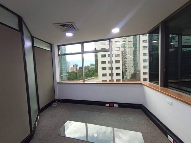 Oficina en arriendo en Manila, Medellín, 143 m² · foto 2 de 24