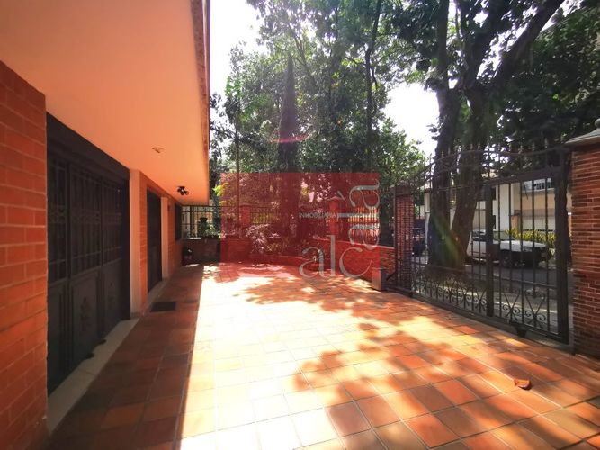 Edificio en venta en La Gloria, Medellín, 1000 m² · foto 2 de 24