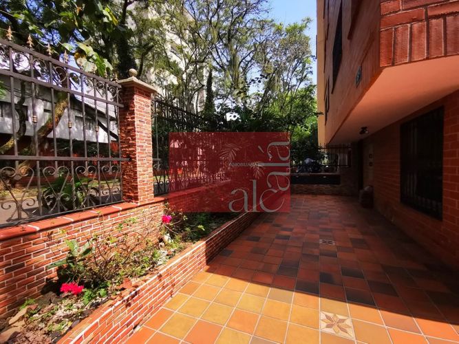 Edificio en venta en La Gloria, Medellín, 1000 m² · foto 3 de 24