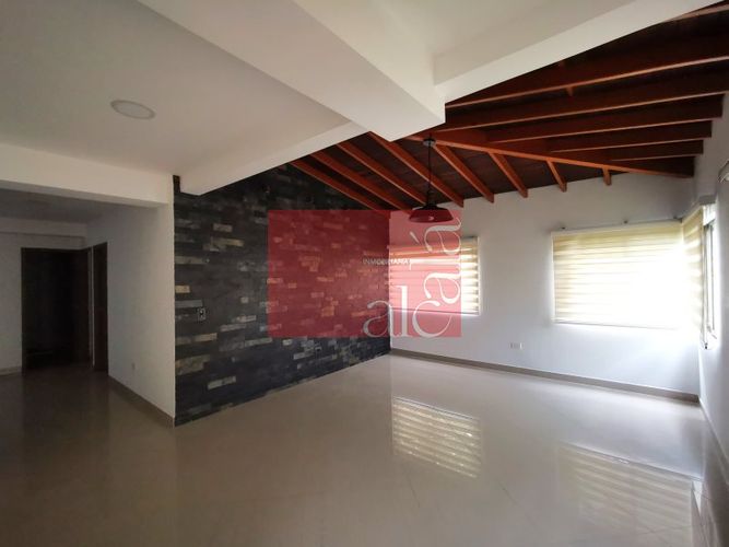 Edificio en venta en La Gloria, Medellín, 1000 m² · foto 8 de 24