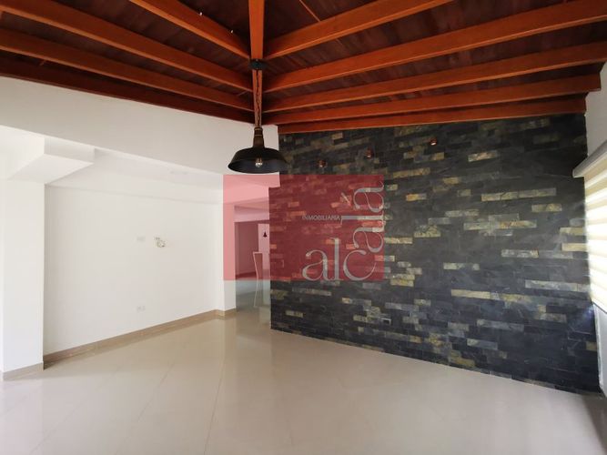 Edificio en venta en La Gloria, Medellín, 1000 m² · foto 9 de 24