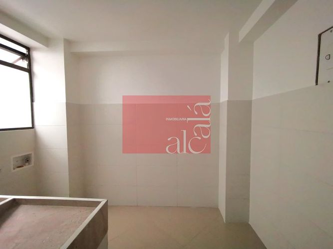 Edificio en venta en La Gloria, Medellín, 1000 m² · foto 10 de 24