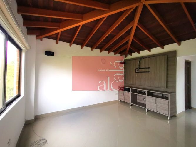 Edificio en venta en La Gloria, Medellín, 1000 m² · foto 11 de 24