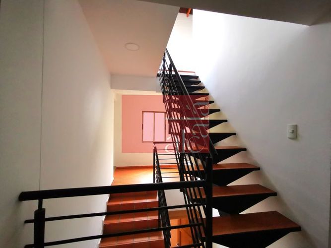 Edificio en venta en La Gloria, Medellín, 1000 m² · foto 12 de 24