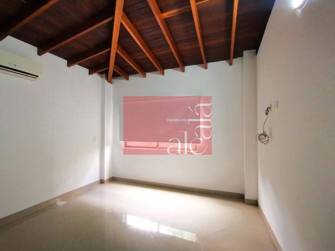 Edificio en venta en La Gloria, Medellín, 1000 m² · foto 17 de 24