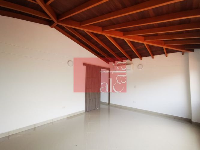 Edificio en venta en La Gloria, Medellín, 1000 m² · foto 19 de 24