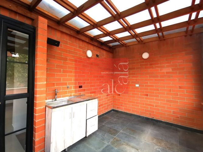 Edificio en venta en La Gloria, Medellín, 1000 m² · foto 20 de 24