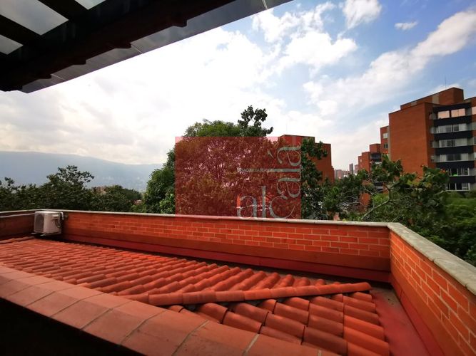 Edificio en venta en La Gloria, Medellín, 1000 m² · foto 21 de 24