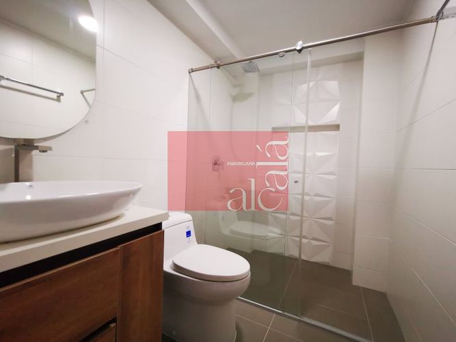 Edificio en venta en La Gloria, Medellín, 1000 m² · foto 23 de 24