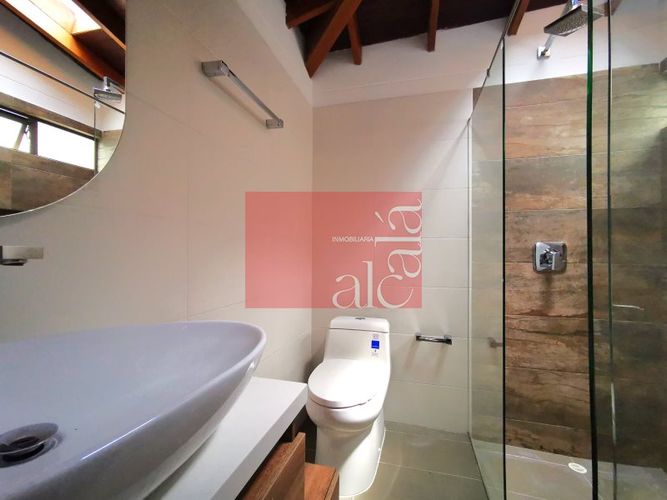 Edificio en venta en La Gloria, Medellín, 1000 m² · foto 24 de 24