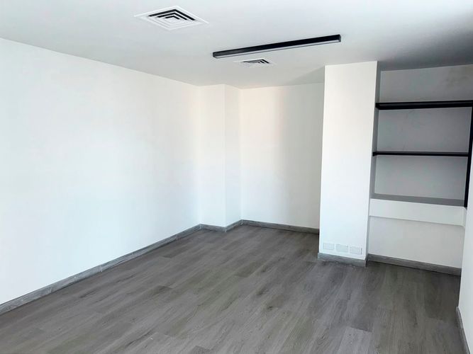 Oficina en arriendo en El Poblado, Medellín, 126 m² · foto 5 de 12