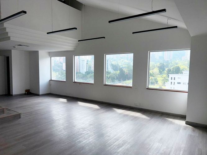 Oficina en arriendo en El Poblado, Medellín, 126 m² · foto 2 de 12