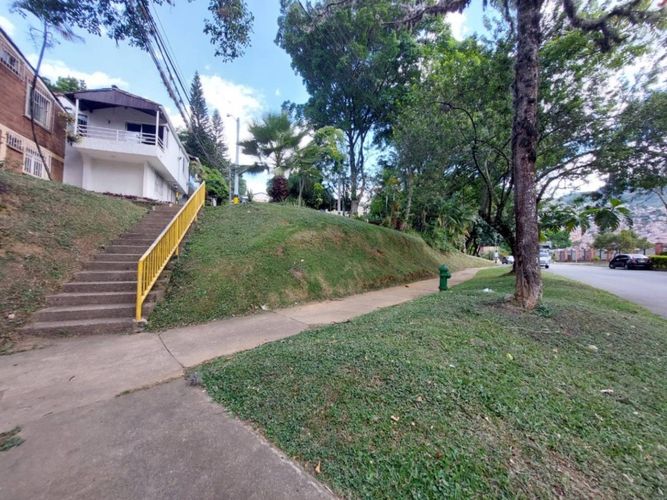 Casa de 3 alcobas en venta en Santa Mónica, Medellín, 153 m² · foto 2 de 15