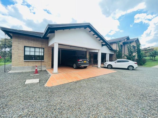 Casa de 3 alcobas en venta en Quirama, El Carmen de Viboral, 374 m² · foto 2 de 10
