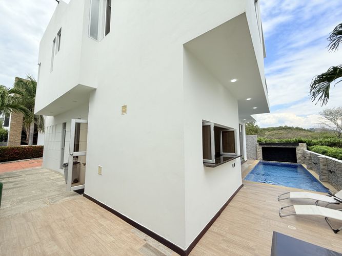 Casa de 5 alcobas en venta en Centro, Girardot, 287 m² · foto 3 de 24