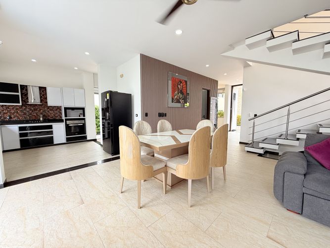 Casa de 5 alcobas en venta en Centro, Girardot, 287 m² · foto 10 de 24