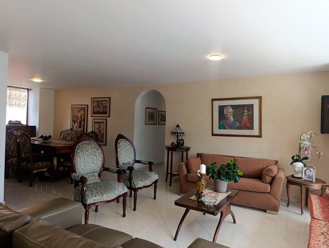 Apartamento de 3 alcobas en venta en El Poblado, Medellín, 133 m² · foto 3 de 19