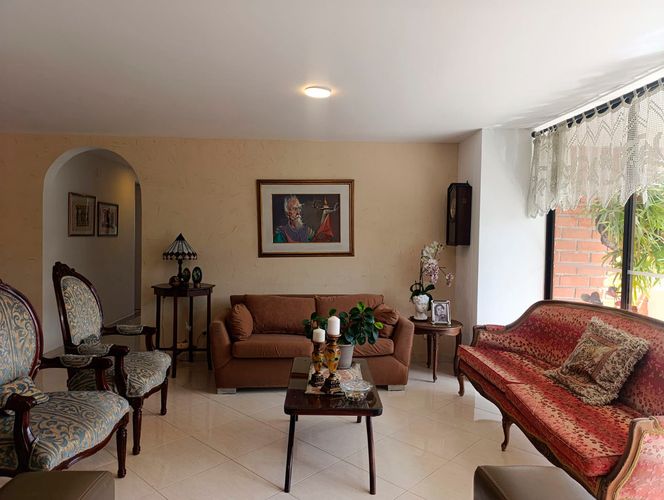 Apartamento de 3 alcobas en venta en El Poblado, Medellín, 133 m² · foto 2 de 19