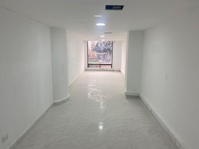 Oficina en arriendo en El Poblado, Medellín, 30 m² · foto 4 de 10