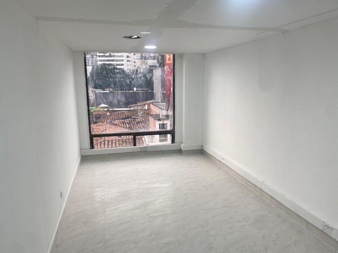 Oficina en arriendo en El Poblado, Medellín, 30 m² · foto 3 de 10
