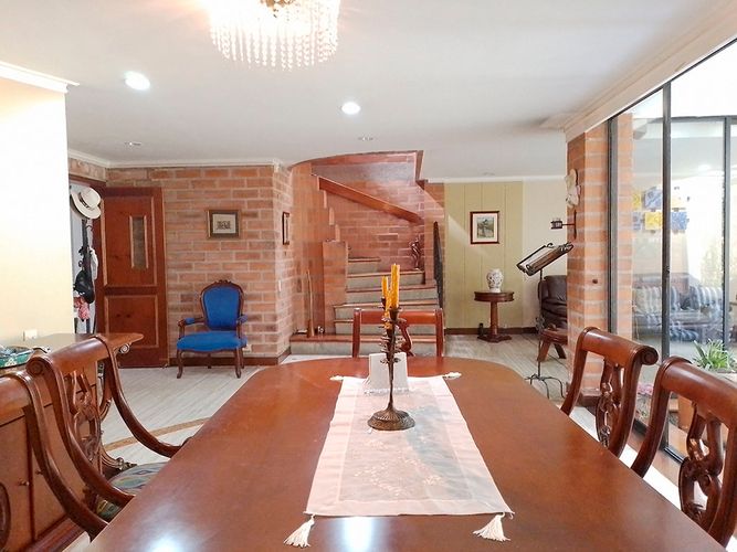 Casa de 4 alcobas en venta en El Poblado, Medellín, 257 m² · foto 3 de 18