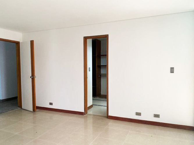 Apartamento de 4 alcobas en arriendo en El Poblado, Medellín, 250 m² · foto 10 de 19