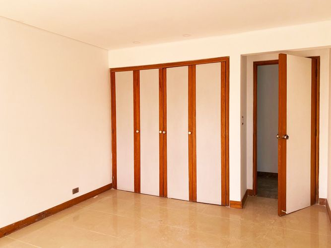 Apartamento de 4 alcobas en arriendo en El Poblado, Medellín, 250 m² · foto 7 de 19