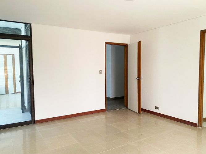 Apartamento de 4 alcobas en arriendo en El Poblado, Medellín, 250 m² · foto 16 de 19