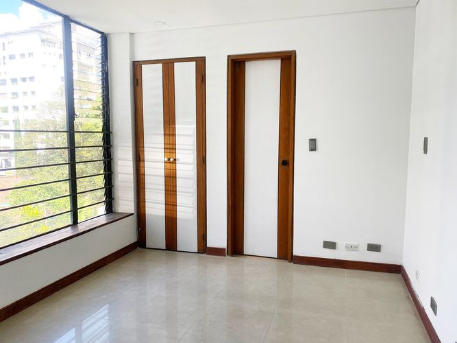 Apartamento de 4 alcobas en arriendo en El Poblado, Medellín, 250 m² · foto 5 de 19