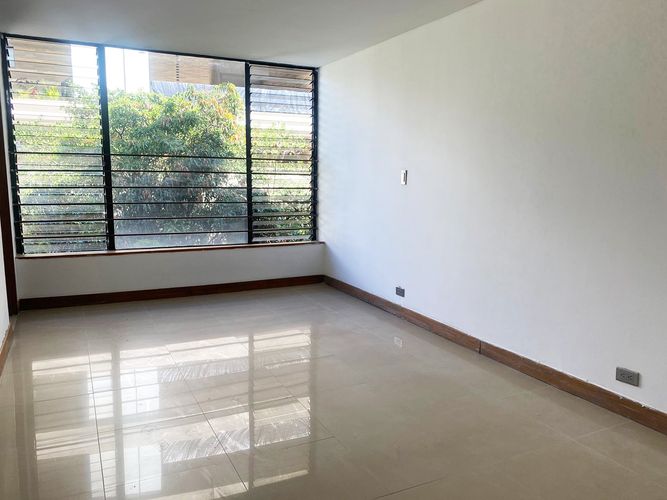 Apartamento de 4 alcobas en arriendo en El Poblado, Medellín, 250 m² · foto 2 de 19