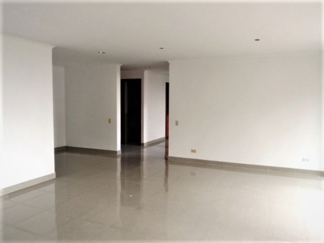 Apartamento de 3 alcobas en arriendo en El Tesoro, Medellín, 160 m² · foto 3 de 16