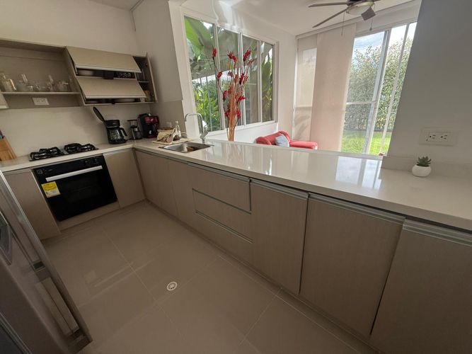 Casa de 3 alcobas en venta en El Castillo, Jamundí, 350 m² · foto 6 de 12