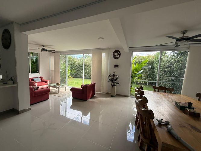 Casa de 3 alcobas en venta en El Castillo, Jamundí, 350 m² · foto 11 de 12