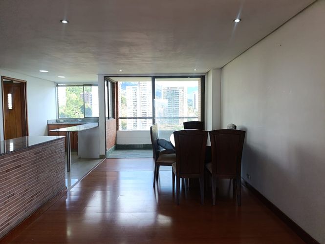 Apartamento de 3 alcobas en arriendo en El Poblado, Medellín, 230 m² · foto 4 de 18