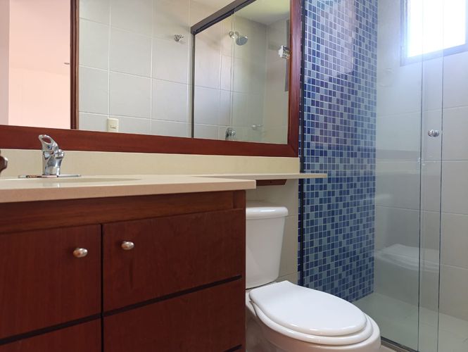 Apartamento de 3 alcobas en arriendo en El Poblado, Medellín, 230 m² · foto 13 de 18