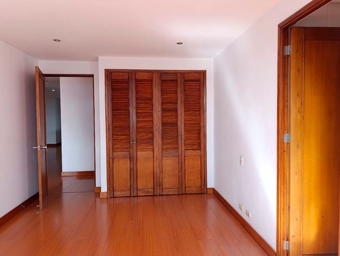 Apartamento de 3 alcobas en arriendo en El Poblado, Medellín, 230 m² · foto 14 de 18