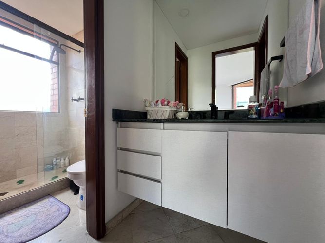 Apartamento de 3 alcobas en arriendo en El Diamante No. 2, Medellín, 344 m² · foto 15 de 19