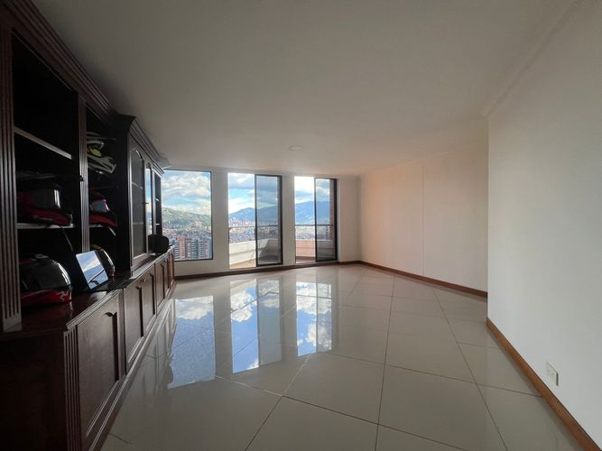 Apartamento de 3 alcobas en arriendo en El Diamante No. 2, Medellín, 344 m² · foto 2 de 19